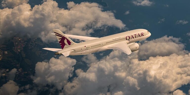 h1-b787-900-golden-sky-hn